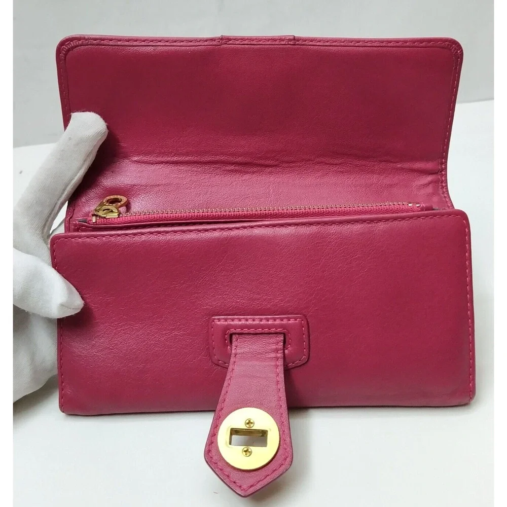 Marc by Marc Jacobs Red Leather Turnlock Credit Card ID Windows Trifold Wallet